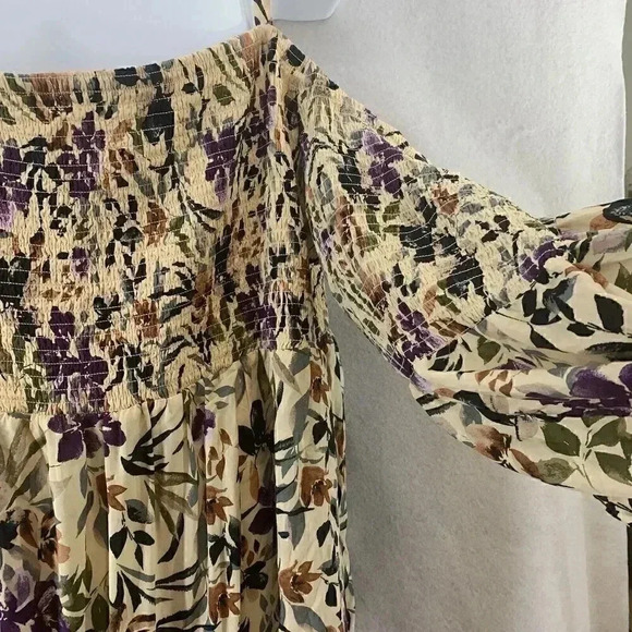 TORRID Challis Floral Long Sleeve Cold Shoulder Smocked Blouse Top Size 5 - Picture 6 of 8